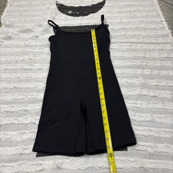 ARITZIA Golden LIFE Divinity 5" Romper Sz XS Excercise Outdoor Preppy Casual - Picture 12 of 15